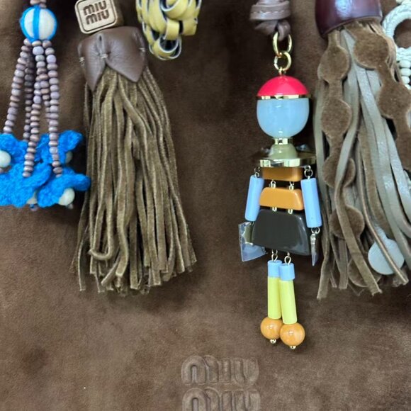 โจMIUMIU logo half-moon bag - Picture 6 of 11